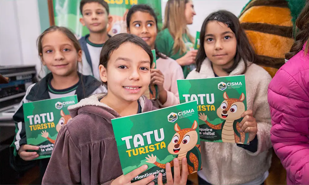 Tatu Turista chega a Pindamonhangaba e leva literatura, turismo e aventura para as crianças